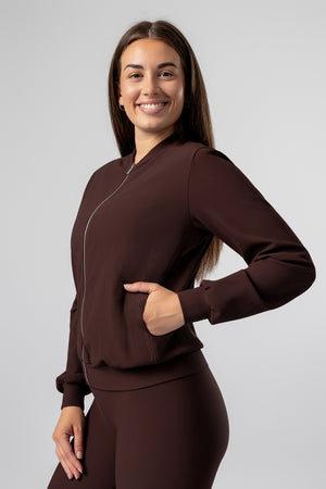 lelosi move jacke courtney 1
